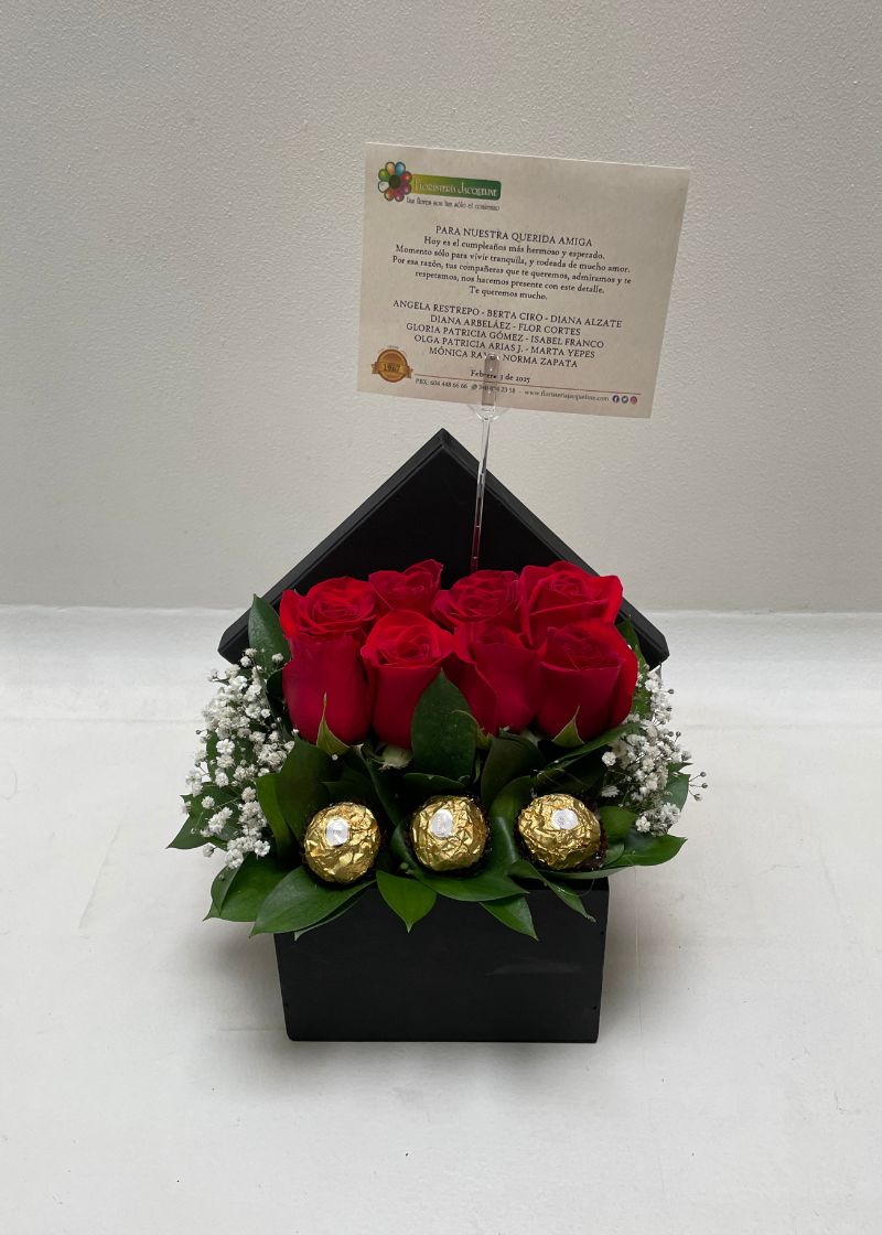 Arreglo floral amor y amistad caja