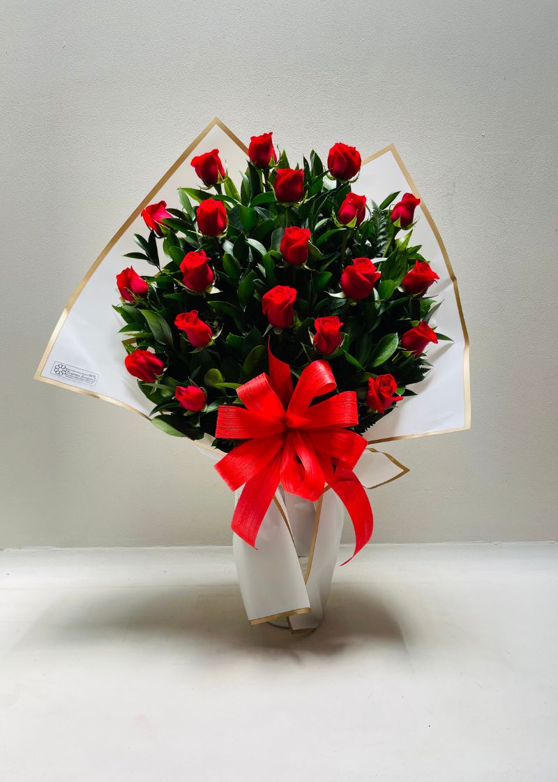 Arreglo floral amor y amistad rosas rojas