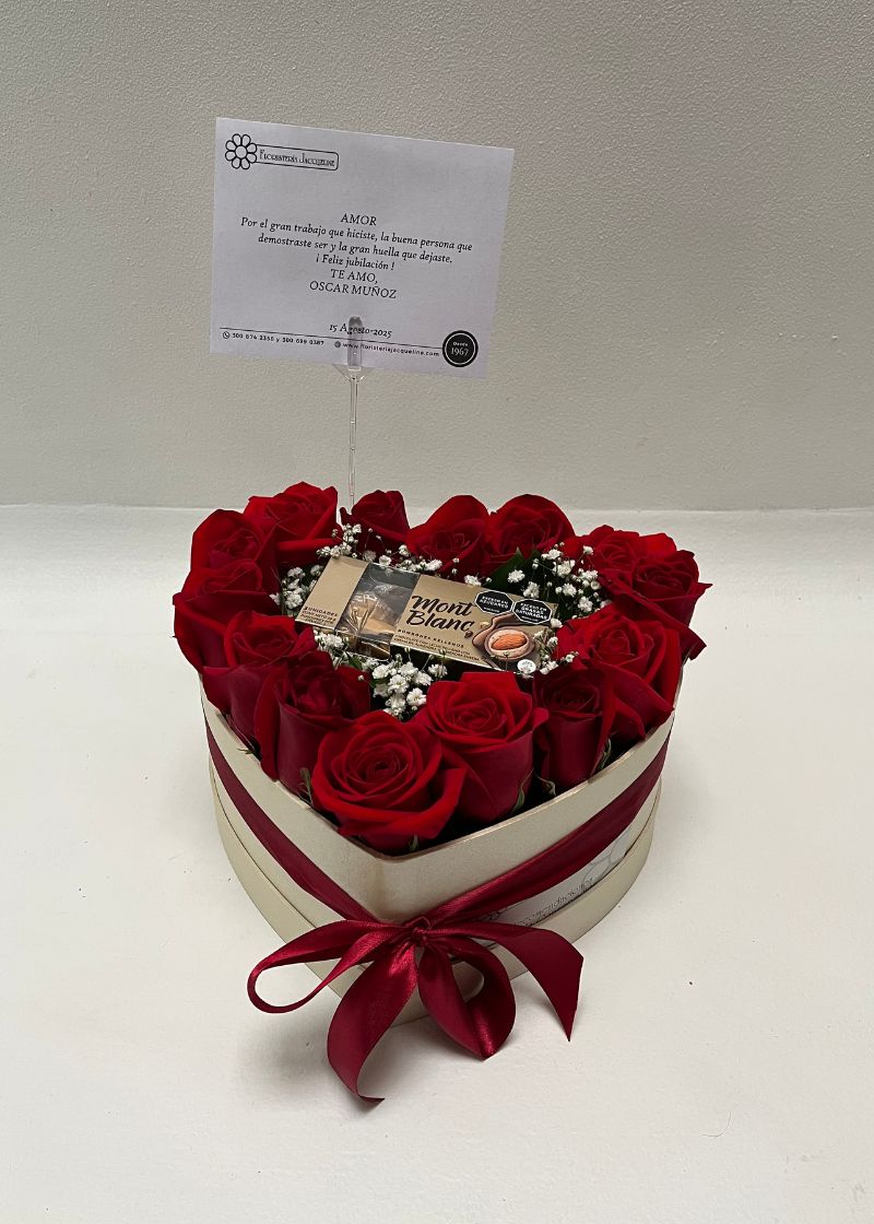 Arreglo amor y amistad corazón de rosas